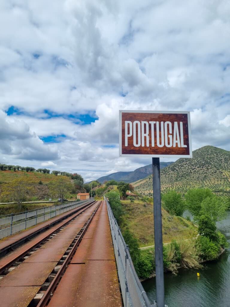 A-Rota-a-dos-Túneis-e-Pontes-Camino-de-Hierro-–-A-linha-de-comboio-de-De-La-Fragenada-a-Barca-dAlva-scaled