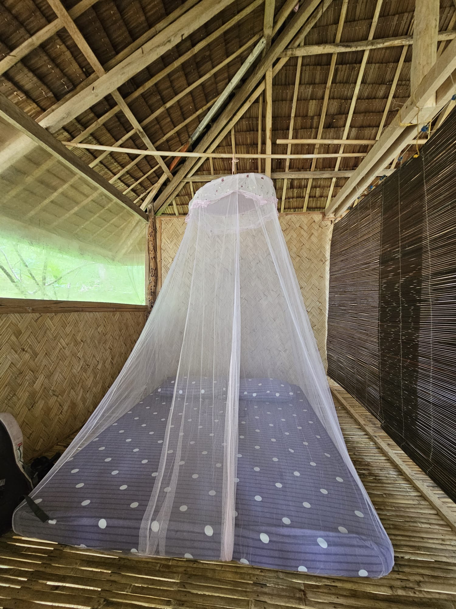 Rede mosquiteira numa cabana nas Filipinas