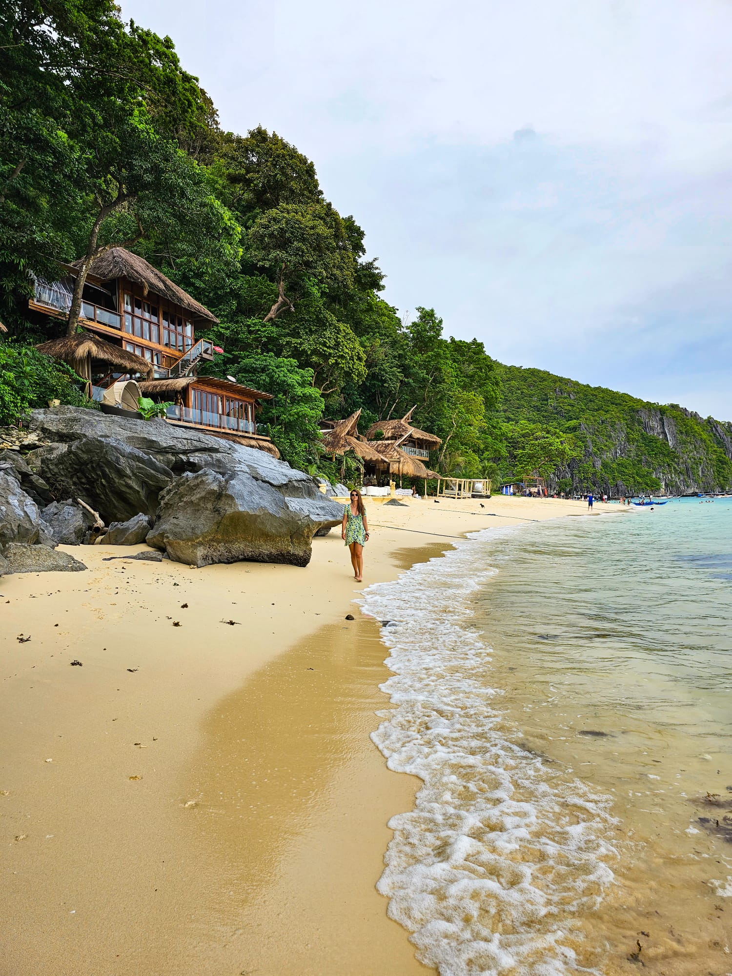 o-que-fazer-em-el-nido-seven-commando A Seven Commando Beach é uma das paragens que faz parte do tour A em El Nido