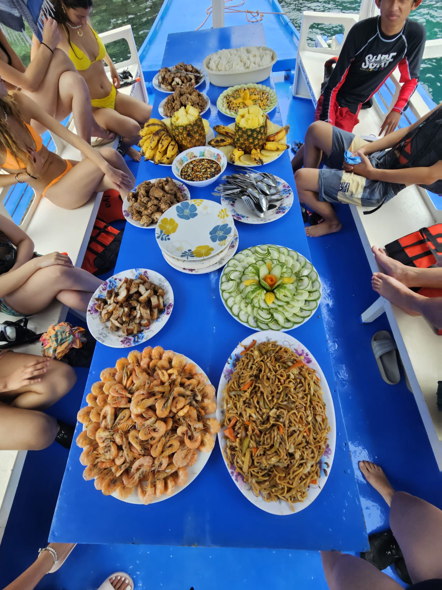Comida filipina servida num Island Hoping Tour em El Nido